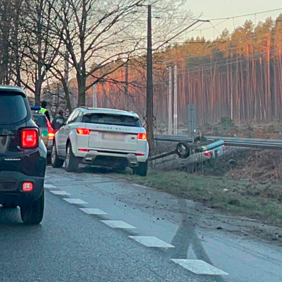 Na drodze z Midzyzdrojw do winoujcia mercedes wypad z drogi i dachowa!