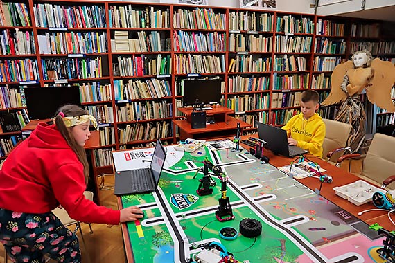 Robotyka w midzyzdrojskiej bibliotece – fina warsztatw ECDL e-Citizen i programowania LEGO SPIKE