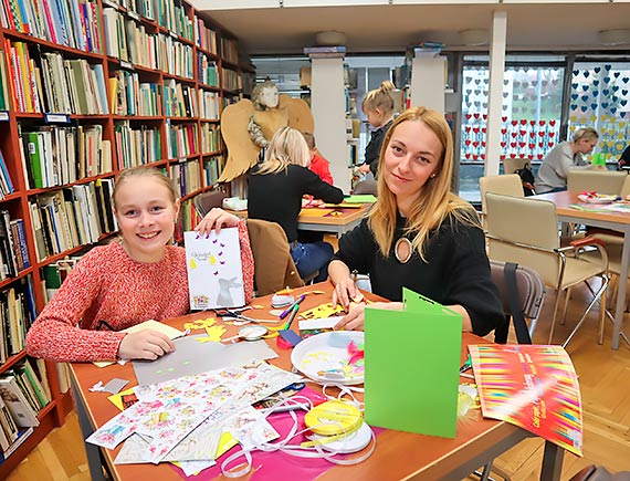 Wielkanocne kartki w midzyzdrojskiej bibliotece