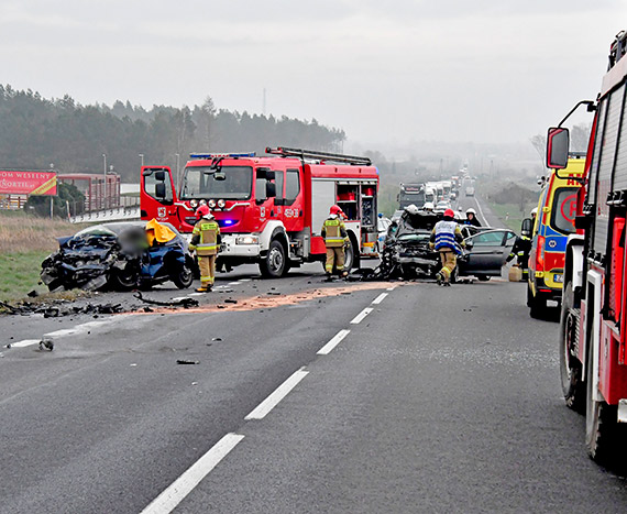 Śmiertelny wypadek na DK3 w Płocinie. Nie żyje młody mężczyzna