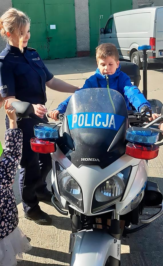 Wizyta przedszkolakw w Komendzie Powiatowej Policji w Kamieniu Pomorskim