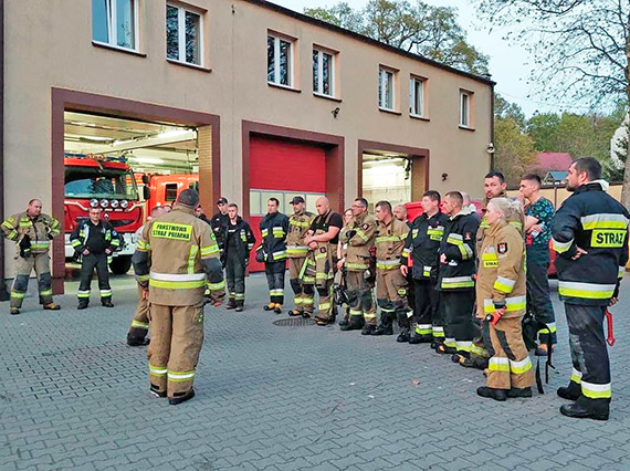 Poar na Biaej Grze koo Midzyzdrojw. Z ogniem walczy 9 zastpw stray poarnej 