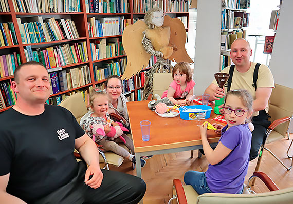 Straak do zada specjalnych – warsztaty plastyczne w midzyzdrojskiej bibliotece