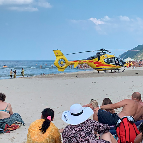 Kolejna akcja ratunkowa na międzyzdrojskiej plaży. 58 - latek zasłabł w wodzie