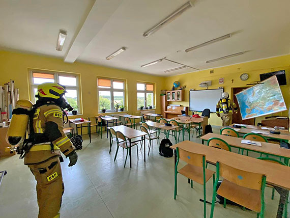 Poar w szkole w Koczewie. Ewakuacja uczniw i nauczycieli