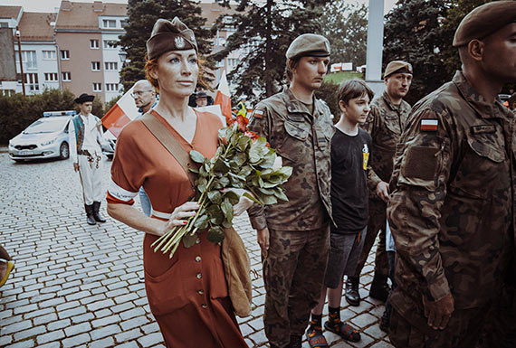 „Szarotki” w szeregach Terytorialsw. W stylowych sukienkach w hodzie kobietom Armii Krajowej