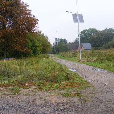 niatowo: Mieszkacy chc  owietlenia i… gumowcw