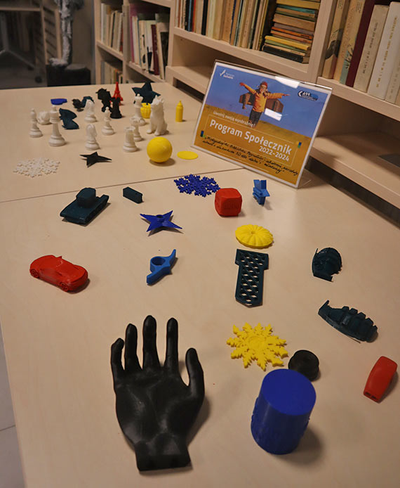 Wystawa oraz lekcja pokazowa druku 3D w ramach projektu  „ Międzyzdrojska Biblioteka Przyszłości - szkolenia, warsztaty, zabawa z drukarkami 3D dla dzieci i młodzieży” – Program Społecznik na lata 2022-2024