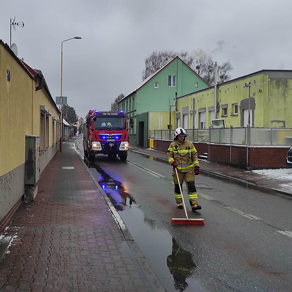 Wyciek substancji ropopochodnej w centrum Golczewa