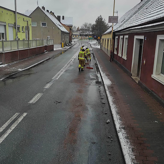 Wyciek substancji ropopochodnej w centrum Golczewa