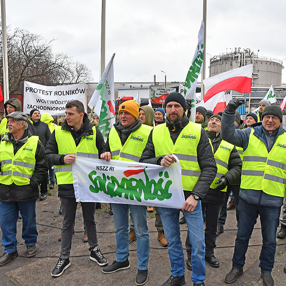 Protest rolnikw: Magazyny w winoujciu stoj puste, a my nie mamy co zrobi z nadwyk zboa!