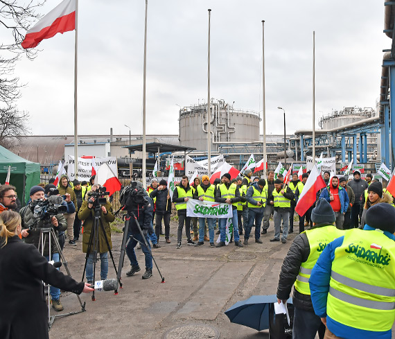 Protest rolnikw: Magazyny w winoujciu stoj puste, a my nie mamy co zrobi z nadwyk zboa!