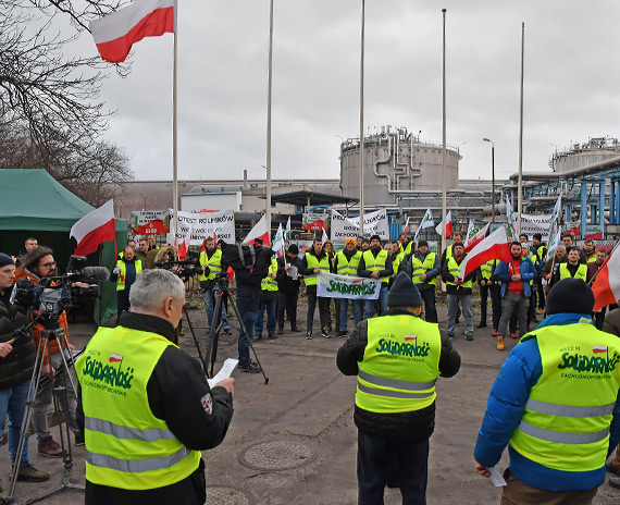 Protest rolnikw: Magazyny w winoujciu stoj puste, a my nie mamy co zrobi z nadwyk zboa!