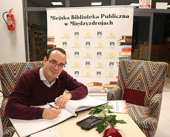 „Wyspy – na styku granic” – czyli spotkanie autorskie z Piotrem Oleksym w Bibliotece w Midzyzdrojach