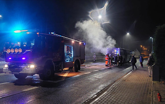 W Kołczewie palił się autobus! Dzięki szybkiej reakcji kierowcy nie spłonął całkowicie!