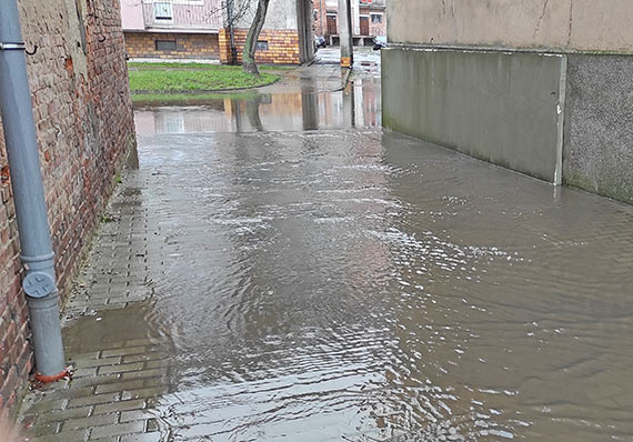 Ulica Maa w Wolinie znika pod wod