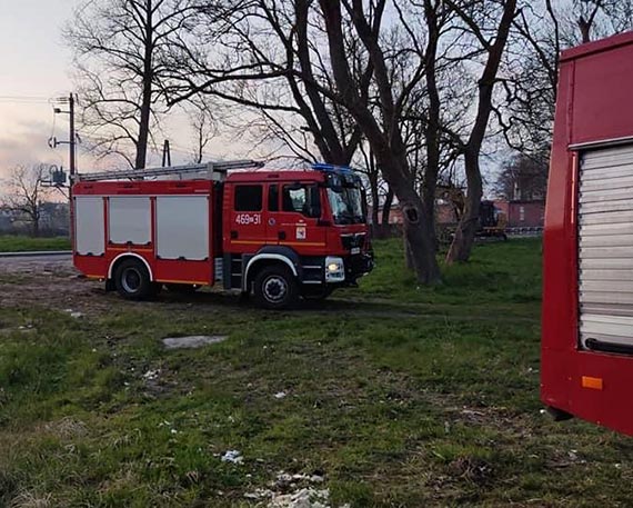 Poar mieci w Stuchowie - OSP wierzno skutecznie gasi pomienie