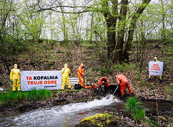Greenpeace zablokowa zrzut ciekw do Odry