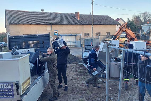 OSP Koczewo zbiera elektromieci w ramach akcji na rzecz ochrony rodowiska