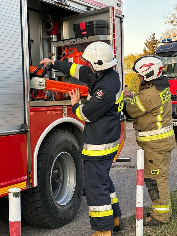 Poar molo nad jeziorem Szczucze w Golczewie! Konieczna bya rozbirka nadpalonych desek