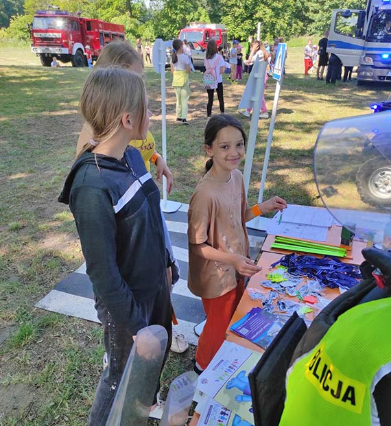 Dzie Profilaktyki z policjantami w szkole podstawowej