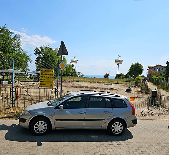 Samochody parkuj na zakazie w Lubinie koo Grodziska