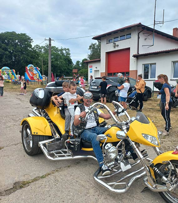 Motocyklowa ekstaza w Soectwie Skoszewo: Blisko 100 jednoladw w penym blasku na festynie rodzinnym