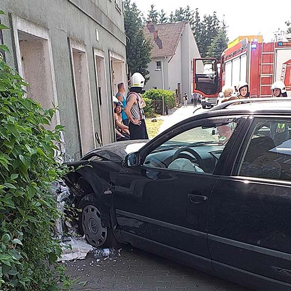 Wypadek drogowy w Golczewie. Droga bya nieprzejezdna