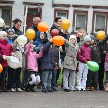 Kamień Pomorski: Plac zabaw w ramach „Radosnej Szkoły” otwarty