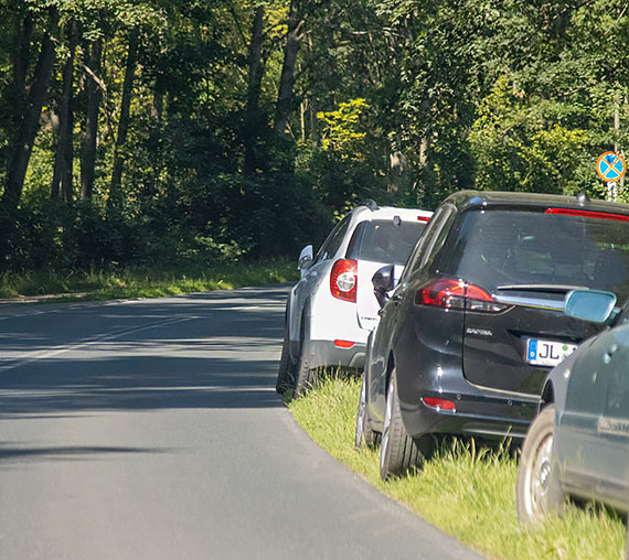 Parkuj przy DW 102. Tam jest bardzo niebezpiecznie! 