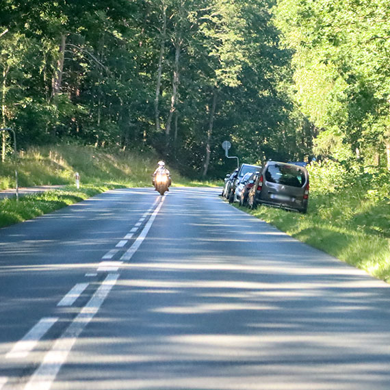 Parkuj przy DW 102. Tam jest bardzo niebezpiecznie! 