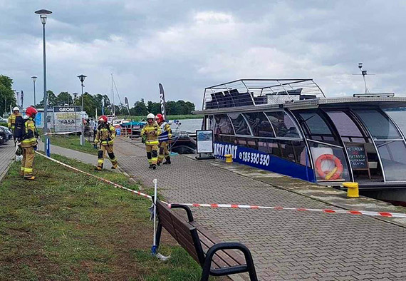 Interwencja OSP Dziwnw: Nieznana substancja w odzi wycieczkowej