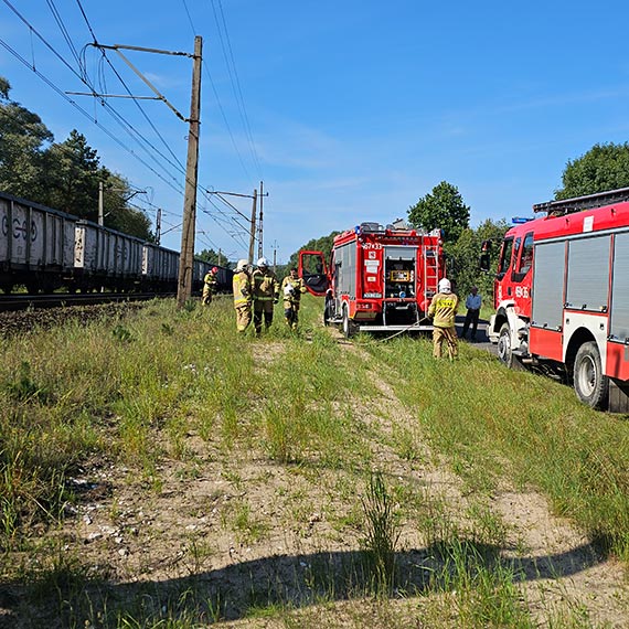 Pociąg towarowy zerwał  trakcje kolejową między Warnowem a Ładzinem