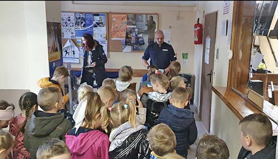 Przedszkolaki z wizytą w Komendzie Policji w Kamieniu Pomorskim