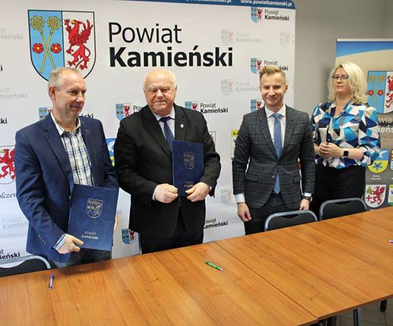 Umowa z wykonawcą remontu drogi powiatowej nr 1032Z pomiędzy miejscowościami Stuchowo i Golczewo podpisana