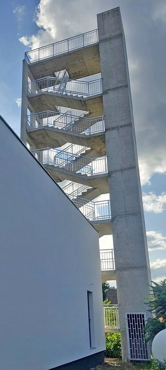 W Kołczewie stanęła wieża szkoleniowo-turystyczna