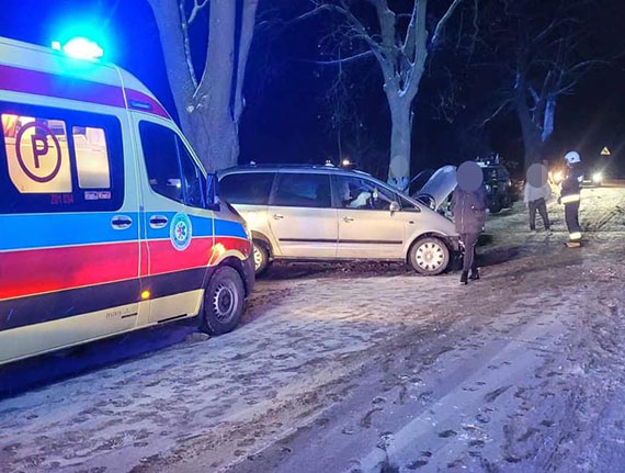 Zderzenie czoowe samochodw na drodze w Uniborzu