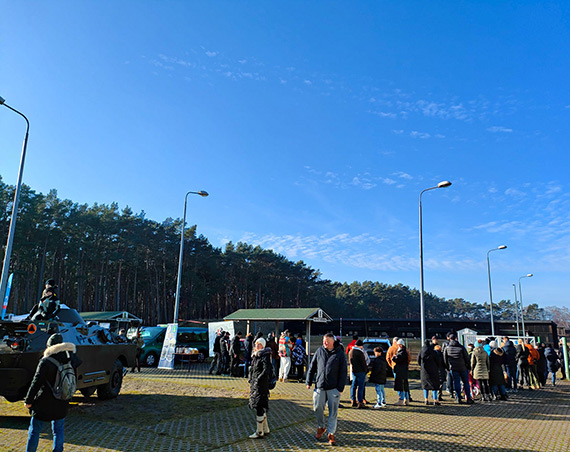 Militarny piknik na rzecz WOP w Dziwnowie: Rodzinna zabawa i wspieranie dobrych celw