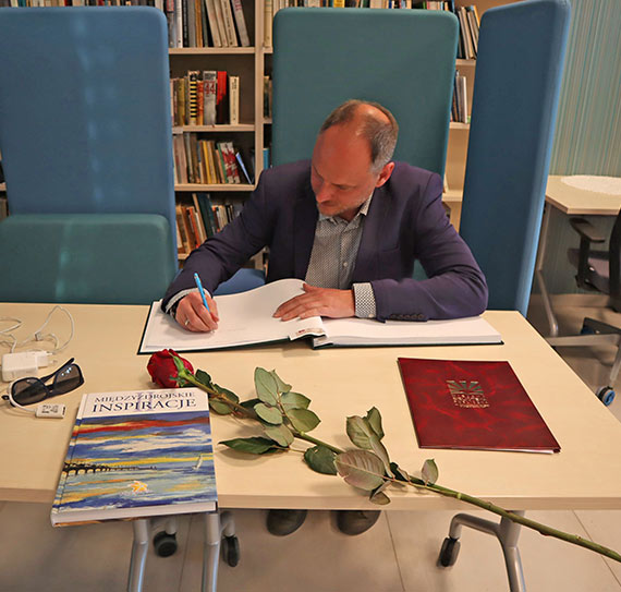 „20 lat Polski w Unii Europejskiej” – spotkanie w midzyzdrojskiej bibliotece