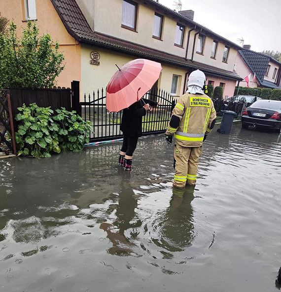 Straacy usuwali skutki ulewy