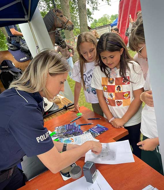 Festyn w Stuchowie z policjantami