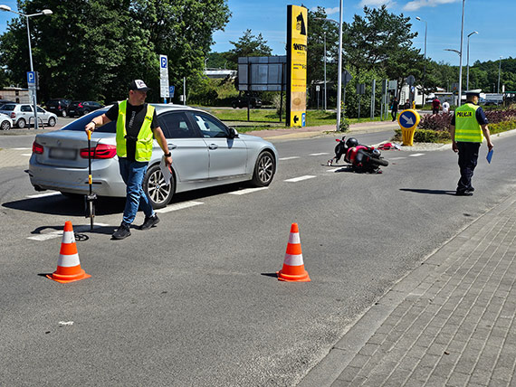 Midzyzdroje: Wypadek na Nowomyliwskiej – poszkodowany kierowca skutera