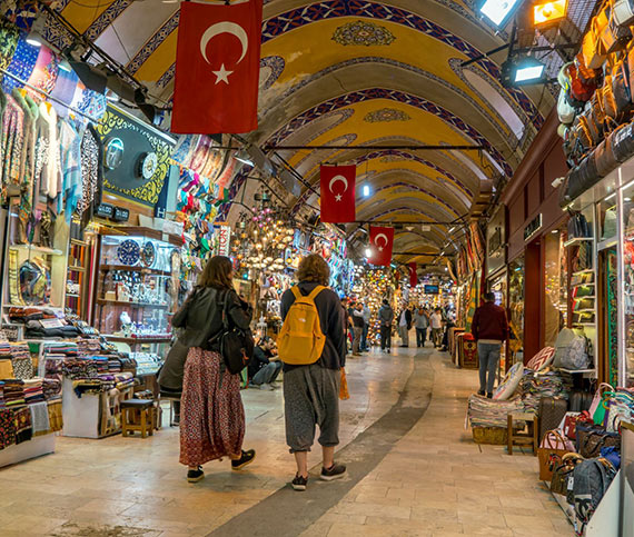 Wybierz si na zakupy na zabytkowy Wielki Bazar,  jedno znajstarszych centrw handlowych na wiecie