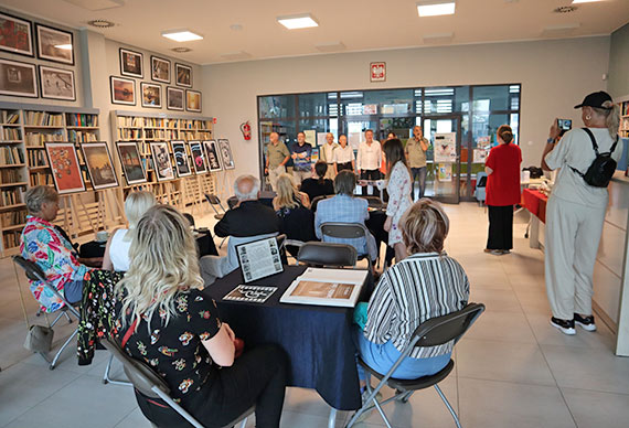 Wernisa wystawy fotograficznej pt. „wiato i cie” w midzyzdrojskiej bibliotece