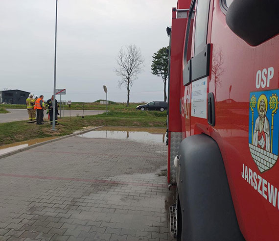 OSP Jarszewo: Akcja na parkingu sklepu Dino w Kamieniu Pomorskim