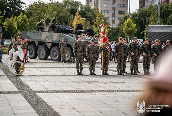 Defiladowym  krokiem onierze 14. Zachodniopomorskiej Brygady Obrony Terytorialnej weszli w szsty rok swego funkcjonowania