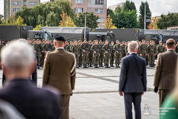 Defiladowym  krokiem onierze 14. Zachodniopomorskiej Brygady Obrony Terytorialnej weszli w szsty rok swego funkcjonowania