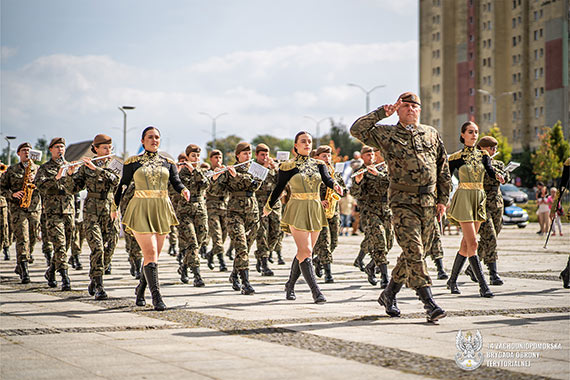 Defiladowym  krokiem onierze 14. Zachodniopomorskiej Brygady Obrony Terytorialnej weszli w szsty rok swego funkcjonowania