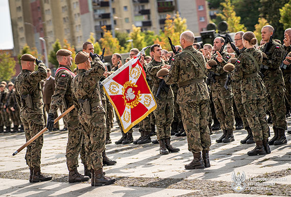 Defiladowym  krokiem onierze 14. Zachodniopomorskiej Brygady Obrony Terytorialnej weszli w szsty rok swego funkcjonowania