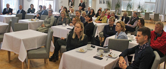 „Edukacja z Wiatrem w aglach - Kurs na rozwj w Powiecie Kamieskim” – debata owiatowa